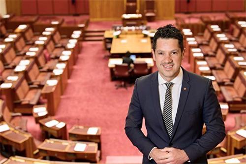 '图7:南澳州自由党参议员艾利克斯・安蒂克(Alex Antic)先生。'