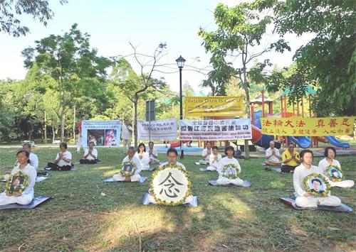'图4:法轮功学员静坐,悼念被中共迫害的同修。'