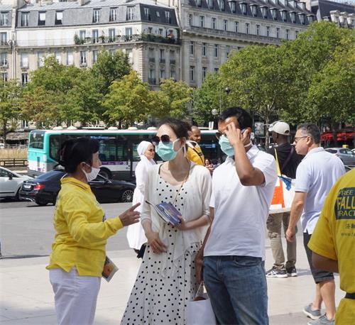 '图10:中国游客听真相并做了三退'