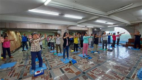 '图2:二零二零年九月二十日清晨,部份来自台湾中部各县市法轮功炼功点辅导员、讲真相项目协调人一起炼功。'