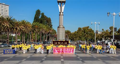 图1:旧金山学员遥祝慈悲伟大的李洪志师父“中秋快乐”!
