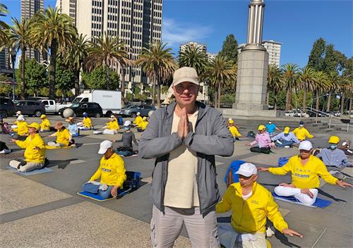 图8:一家户外广告公司担任总经理的杰森·布莱尔(Jason Blair)祝师父中秋快乐!
