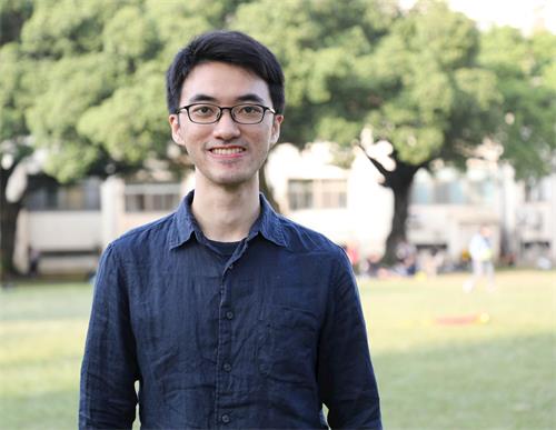 '图9:就读政大中文系研究所李彦霖学大法后他彻底改变了,更获得学校颁发的品学兼优奖'