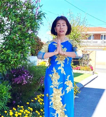 '图1:恢复健康后的越南裔悉尼法轮功学员谭女士(Huyen Tran)表示:“我从心底由衷的感谢大法师父让我重获新生。修炼法轮大法是我人生中最珍贵和最有意义的事情。”'