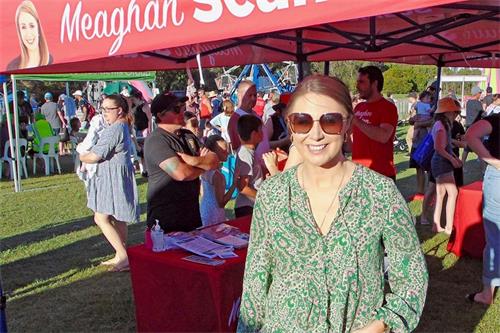 '图5:昆士兰环境部长、昆士兰工党盖文州议员梅更·斯坎伦(Meaghan Scanlon MP Labor Queensland State member for Gaven、Environment Minister) 赞扬真、善、忍理念'