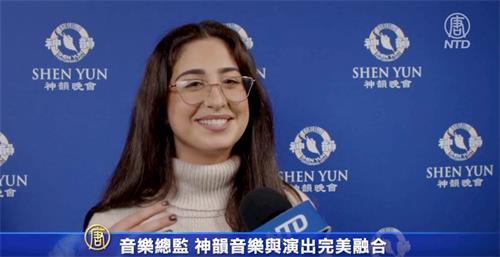 '图10:二零二一年十月二十九日晚,底特律迪尔伯恩青年剧院(Dearborn Youth Theatre)的音乐总监瓦内萨·埃尔-泽因(Vanessa El-Zein)观赏了神韵国际艺术团在车城底特律歌剧院的演出,她表示自己完全被神韵音乐折服。'
