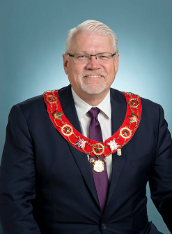 '图8:奥兰治维尔镇(Town of Orangeville)的桑迪·布朗(Sandy Brown)市长'