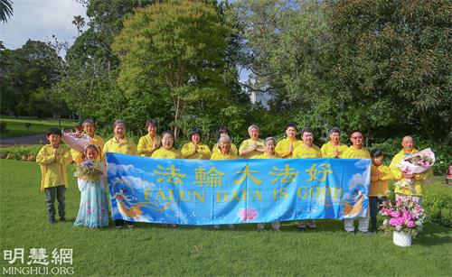 '图3:奥克兰北岸学员恭祝师尊新年快乐!'