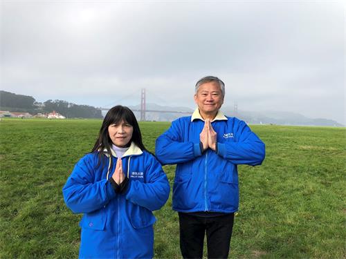 '图2:软件工程师罗新兰和先生陈国英(英文名:Yung Tran)同声说:“法轮大法好!感谢师父!”'