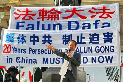 '图4:澳洲越南社区维多利亚州分会主席阮本(Bon Nguyen)先生于二零一九年七月二十日,在墨尔本市中心集会上发言。'
