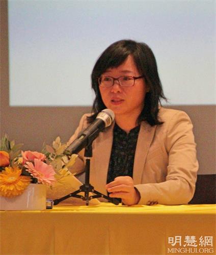'图3:来自台湾的怡君在发言中,交流了自己在认识法轮大法十五年后终于开始真正修炼的经历。'