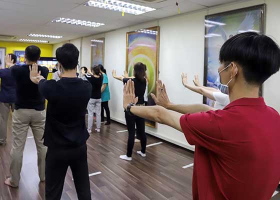 参加九讲班 新加坡新学员收获良多
