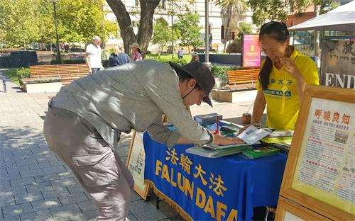 '图4:马修·卡明斯基(Matthew Kaminski)说:“中共太邪恶了!”'