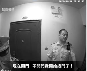 Ɗ月7日晚,威胁开门的警察:琼海车站派出所值班所长'