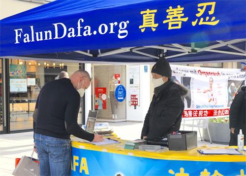 '图3:二零二一年三月二十日,德国民众在慕尼黑森德林格街(Sendlinger