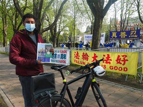 '图4:阿贝·丁贝克(Ab Dimbeko)反对中共迫害法轮功。'