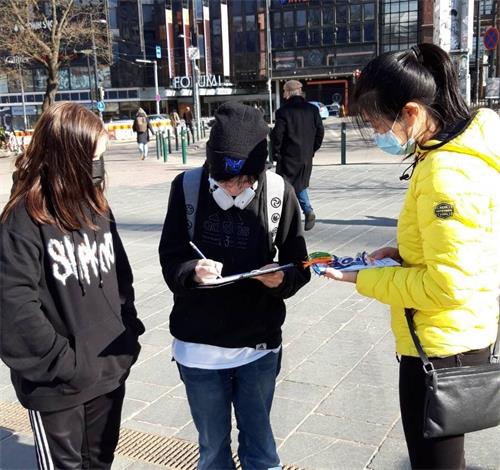 图3~9:芬兰市民签名支法轮功学员和平理性反迫害
