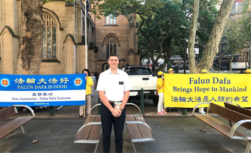 '图10:特南特 (Elder Tennant)认为真、善、忍对社会很重要'