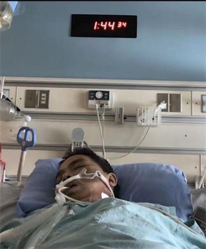 '图1:刘先生在万锦市史托维尔医院(Markham Stouffville Hospital)的ICU重症监护病房。'