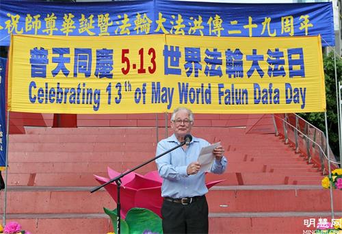 '图6:在庆典上致辞的澳洲民主工党(Democratic Labor Party)前维州副主席弗拉德(Gerard Flood)先生。'