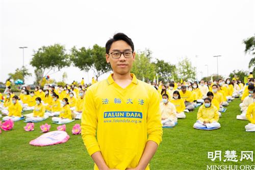 '图2:就读加州州立大学的阮豪(Hau Nguyen)感到最为骄傲的是“我是一名法轮大法弟子”,由衷感恩师尊。'