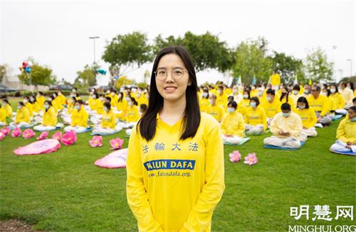 '图3:就读加州州立大学的Jennifer张说:“真、善、忍”原则如人生中的导航灯。'