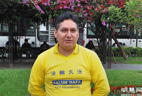 '图4:米尔顿·索拉诺(Milton Solano)说:“我非常非常感谢师父”。'