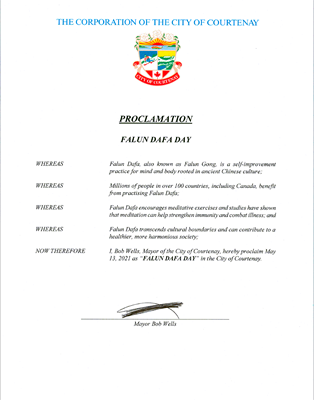 '图14:考特尼市(City of Courtenay)市长鲍勃·韦尔斯(Bob Wells)宣布五月十三日为 “法轮大法日”'