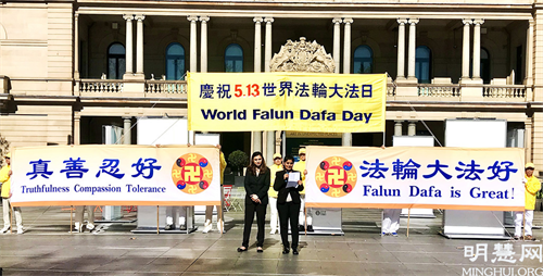 图8:悉尼社区集团主席因杜·哈里克里希纳 (Indu Harikrishna)在集会上发言