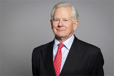 '图1:英国上议院议员,瑟罗男爵九世(Ruealeyn Robert Hovell-Thurlow-Cumming-Bruce)'