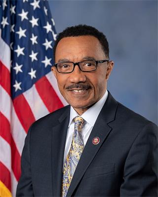 '图1:美国马里兰州联邦众议员科维斯·穆弗米(Kweisi Mfume)'