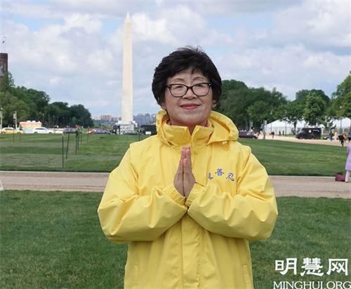 '图8:今年七十五岁的王春荣说:“感谢慈悲的师父给了我第二次生命。”'