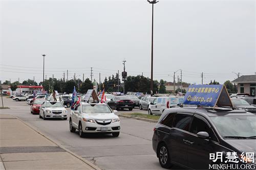 '图2:集会结束后,约40辆车分4个游行车队,分别在士嘉堡、万锦市、北约克、列治文山等地环游,向民众传播真相。'