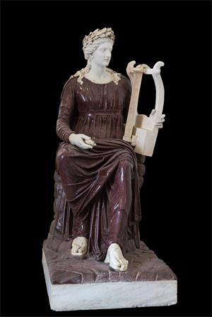 图例:阿波罗持琴座像(Apollo seated with lyre),由斑岩和大理石制成,作于公元二世纪,现存于那不勒斯国立考古博物馆。(网络图片)