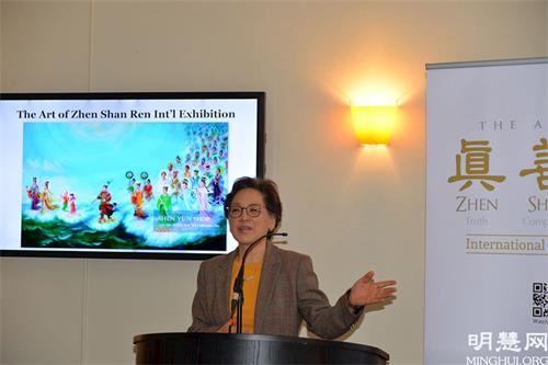 '图5:布兰诺市市议员Maria Tu欢迎真善忍美展'