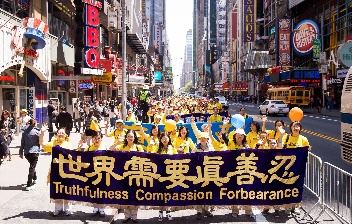 '二零二零年五月十三日,法轮功学员在纽约游行,庆祝法轮大法弘传世界28 周年(图片:网络)'