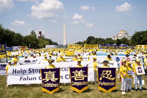 '图1:2021年7月16日,法轮功学员在美国首都华盛顿DC的国家广场(National Mall)上举行“七二零”反迫害集会。'