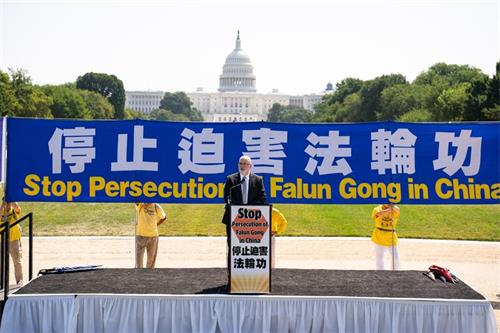 '图4:美国国际宗教自由委员会(USCIRF)政策分析主管库尔特·沃斯米勒(Dr. Kurt Werthmuller)博士强烈谴责中共活摘法轮功学员器官。'