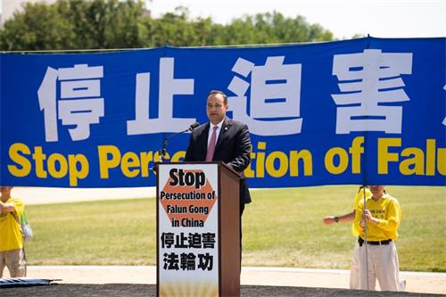 '图6:共产主义受害者纪念基金会(Victims of Communism Memorial Foundation)安德鲁·布雷姆伯格(Amb. Andrew Bremberg)大使说,美国国会现在正在考虑一项重要的法案《停止强制摘取器官法》。该法案可以帮助防止进一步的强制摘取器官行为。'