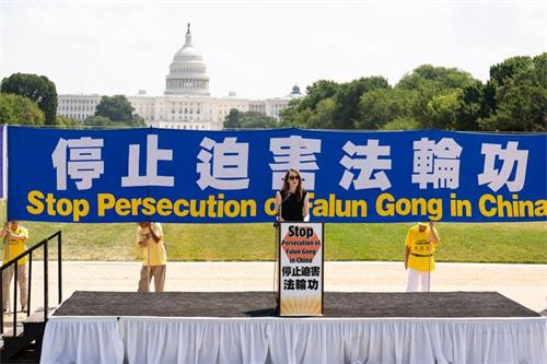 '图7:美国人权组织“自由之家”倡导部主任安妮·博亚吉安(Annie Boyajian)谴责中共开展了世界上最复杂的全球跨国镇压运动。'