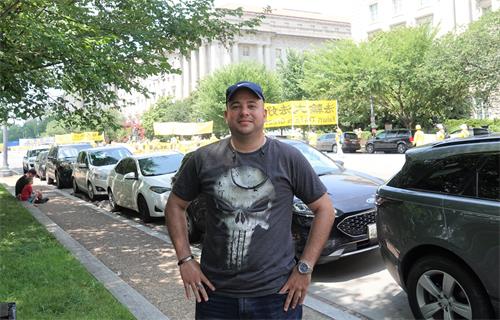 图12:来自弗吉尼亚州南部的拉里(Larry)说这是第一次听说法轮大法。
