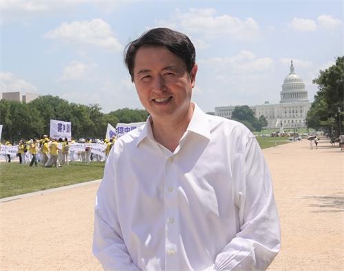 图17:法轮大法信息中心发言人张而平