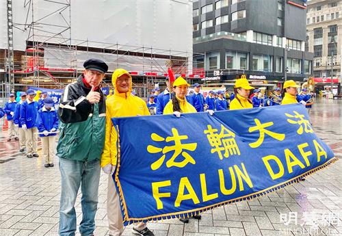 '图2:克里斯·纽曼到场支持。'