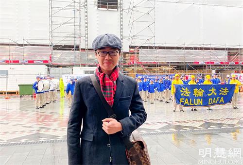'图4:马克佩服法轮功学员的坚持反迫害。'
