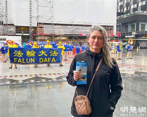 '图5:海妮帕·阿菲科认同真、善、忍理念。'