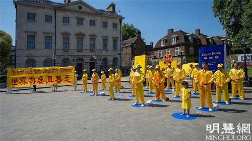 '图2~4:集会现场的功法展示'