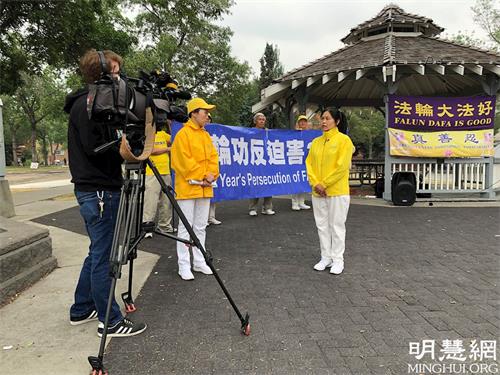 '图5:法轮功学员江宏接受采访并讲述家人被迫害致死的真相'