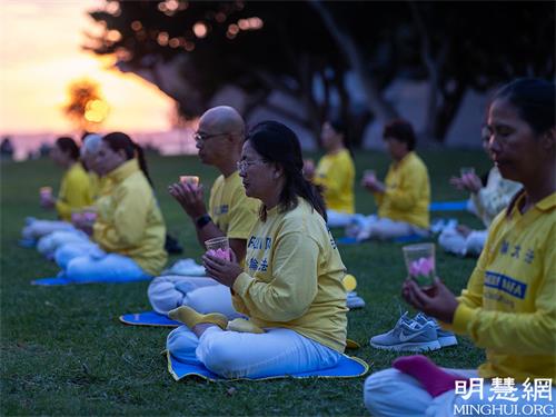'图4~6:法轮功学员的烛光悼念活动'