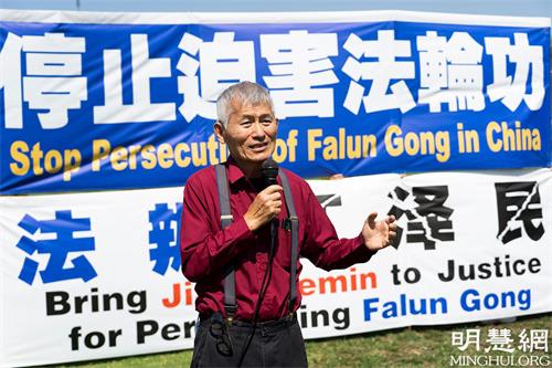 '图10:政治评论员郭树人在集会上发言'