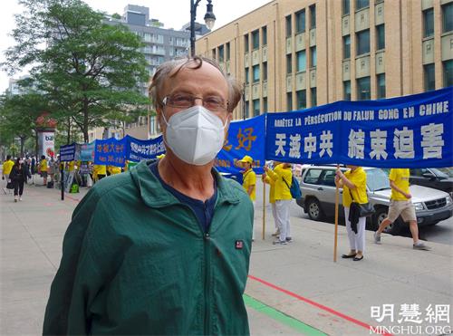 '图7:市民约翰(John)说:“共产党是犯罪组织,和纳粹一样。”'